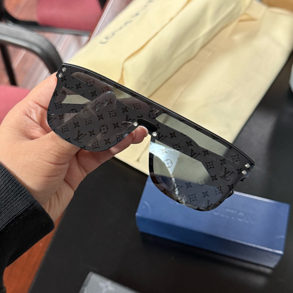 Louis Vuitton Waimea sunglasses